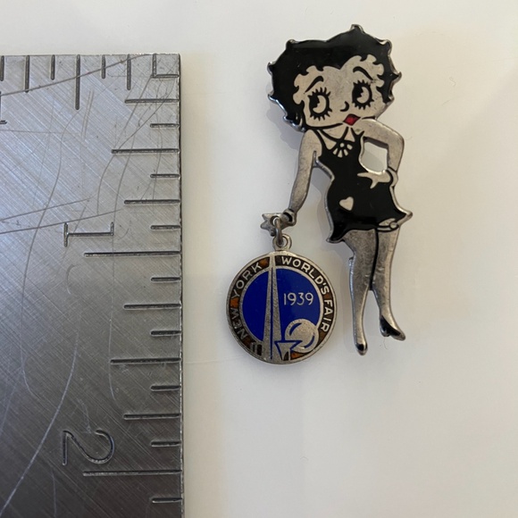 Antique Betty Boop 1939 Worlds Fair Official Pin - Picture 5 of 5